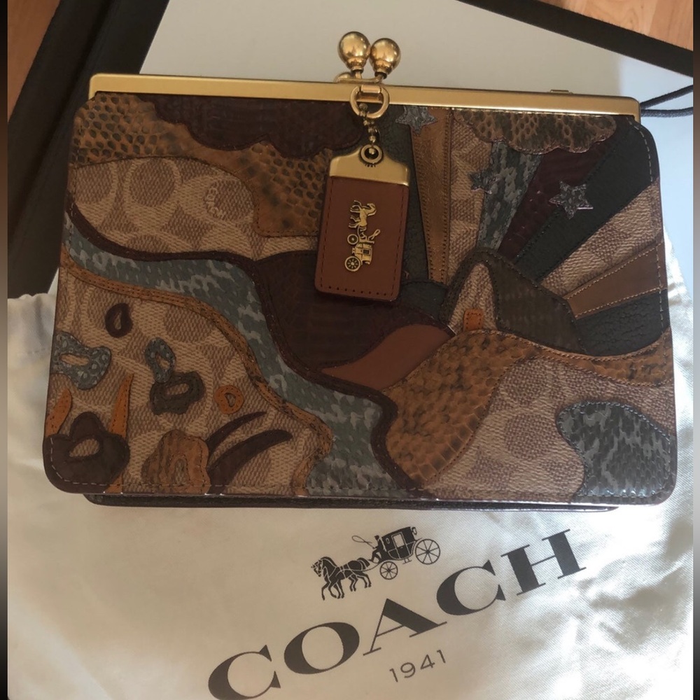 New With Tags Gorgeous Coach Double Kiss Lock Shoulder/Clutch Bag